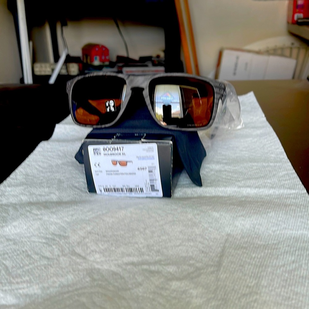 Mens Oakley Holbrook XL NWT